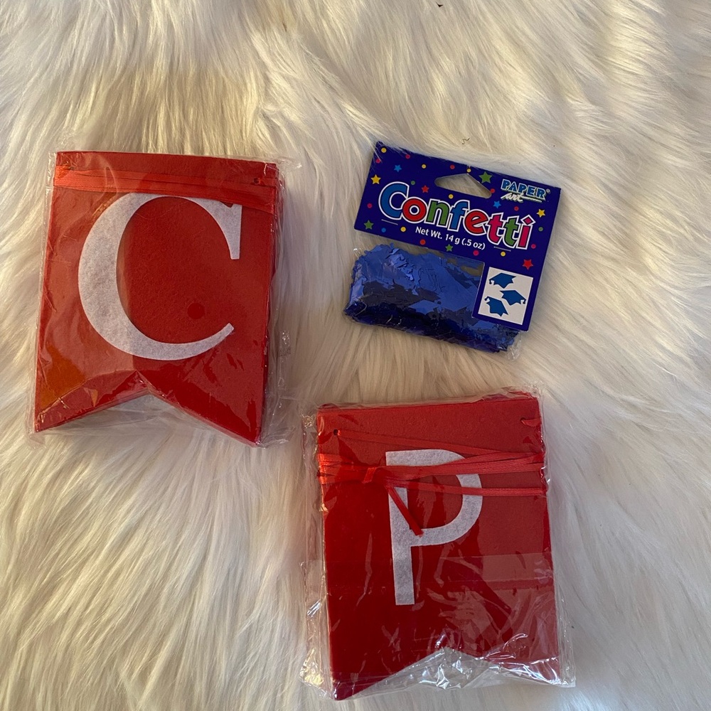 2 Graduation banners and 1 confetti